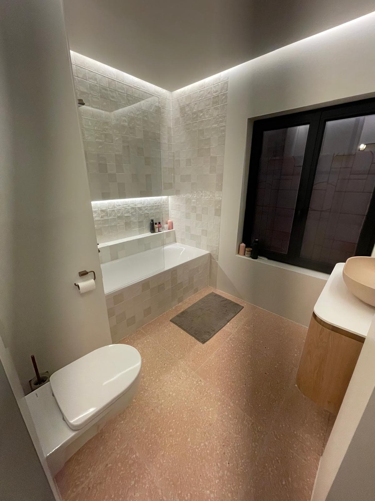 Dakramen, maatkasten en badkamer op zolder