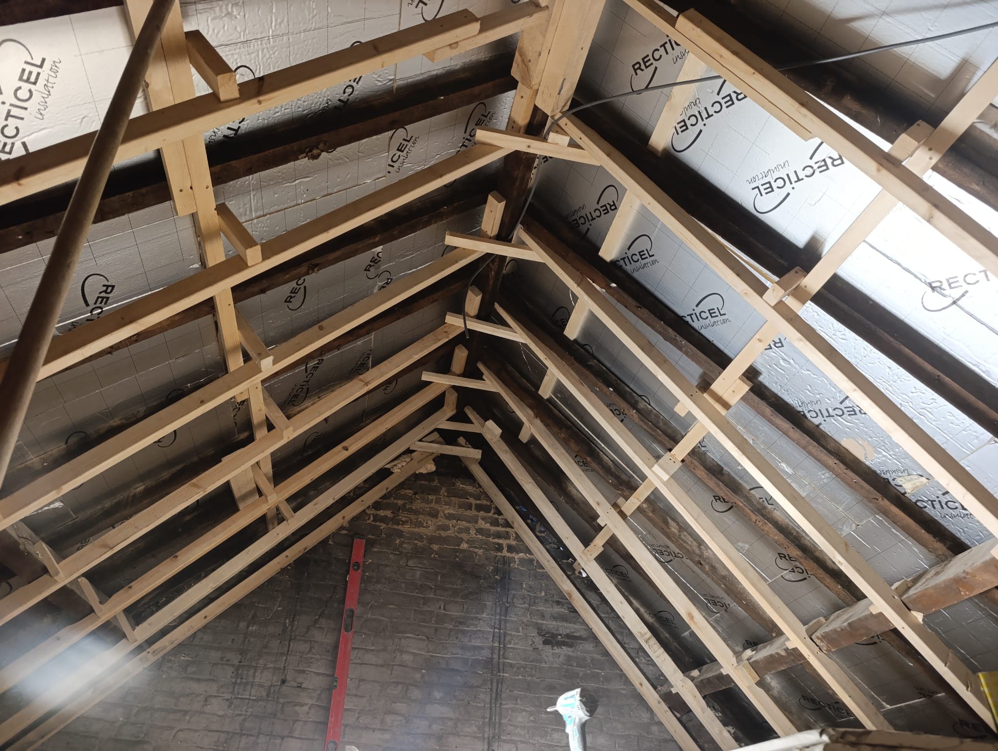 Dakisolatie materialen vergeleken: PIR, PUR, glaswol en rotswol