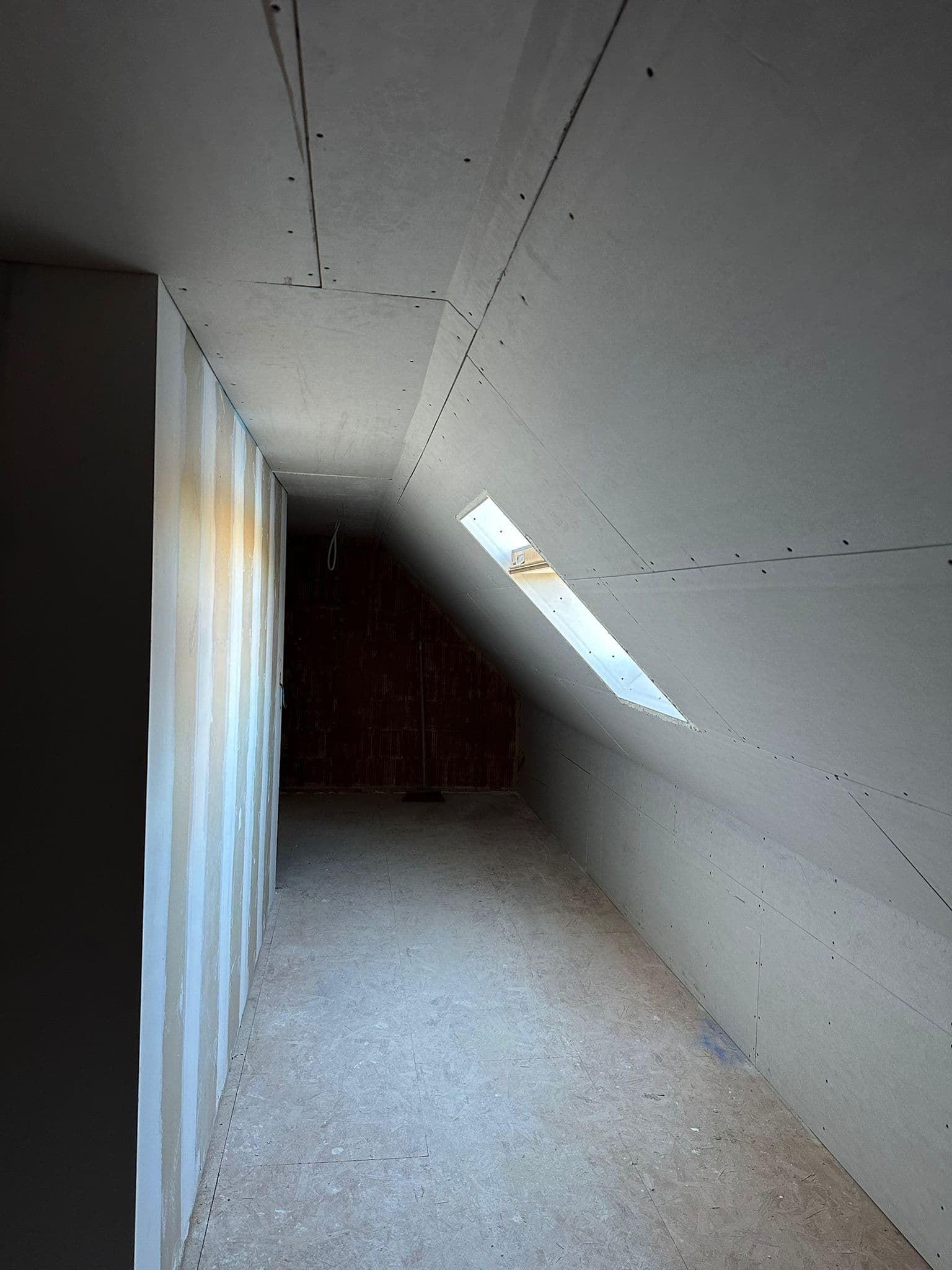 Zolder inrichten: slaapkamer, thuiskantoor of speelkamer