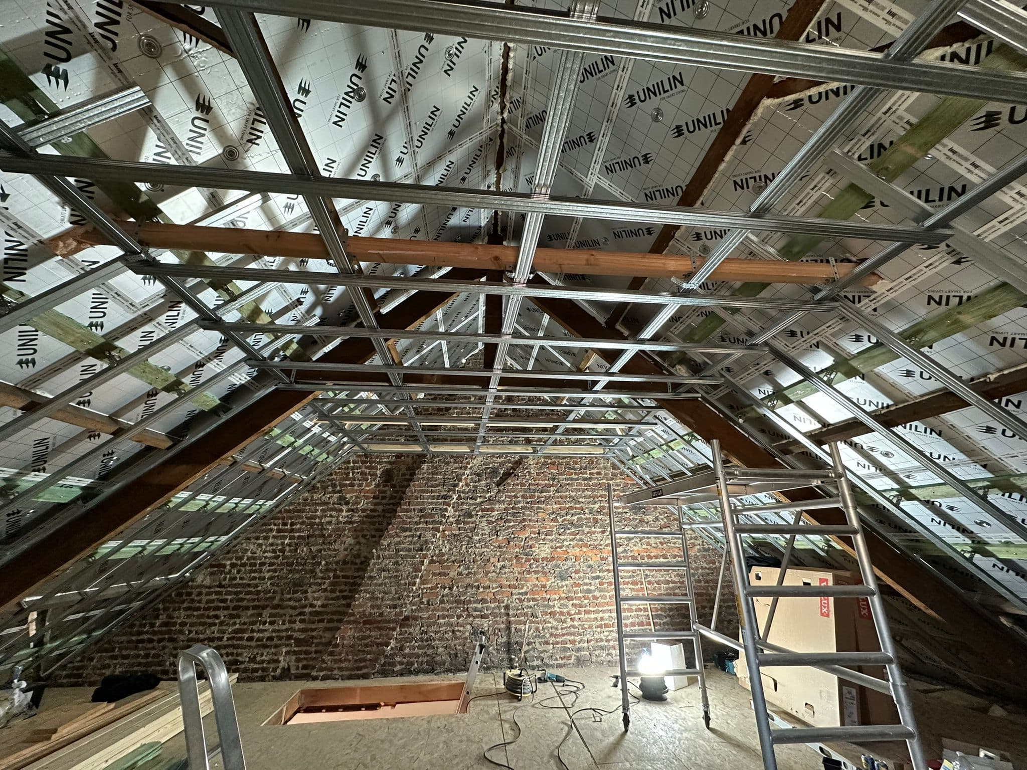 Binnen of buiten isoleren? Koudebruggen, kosten en de asbestfactor