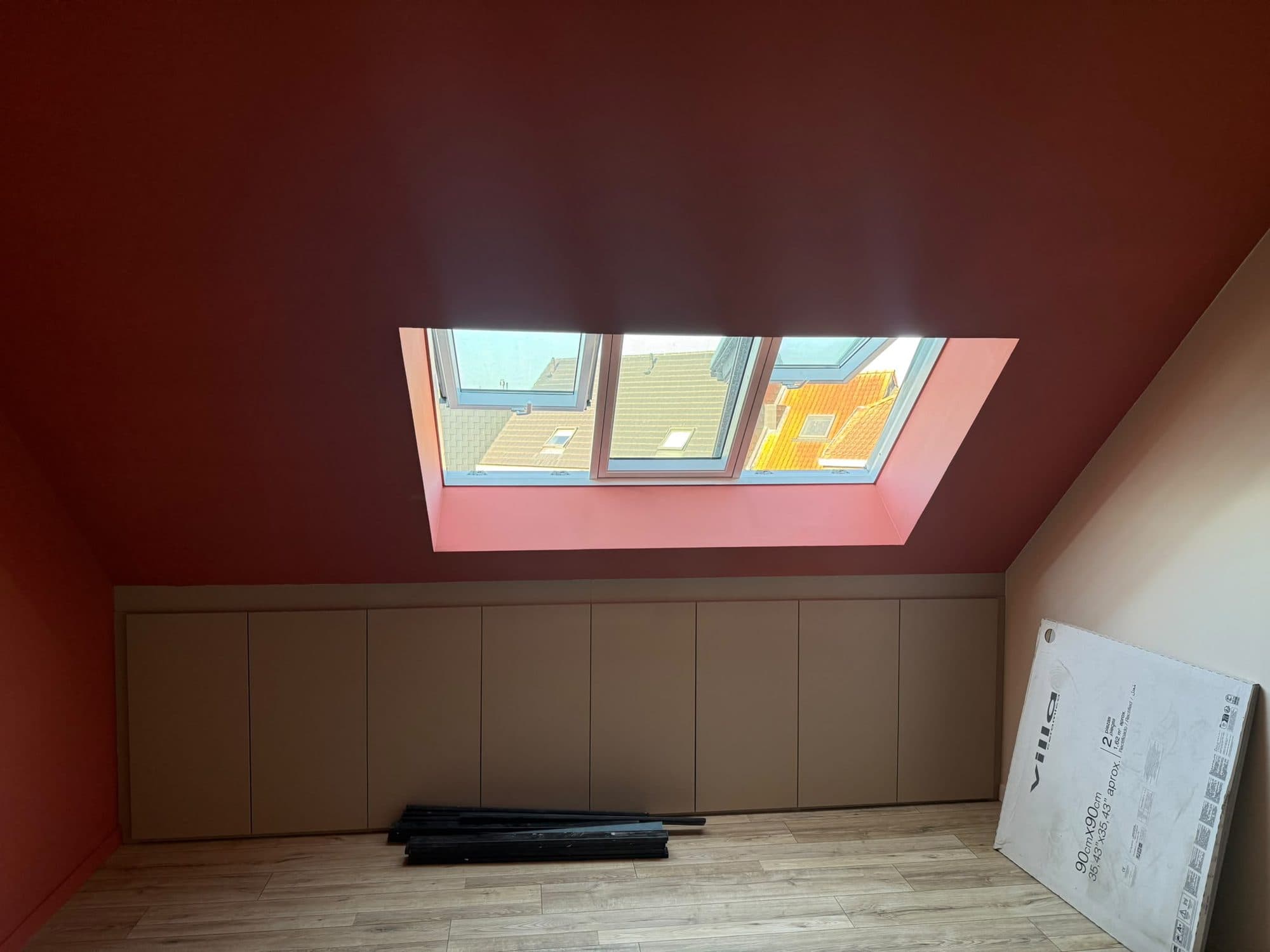 Velux dakvenster boven een maatkast in Zwijnaarde