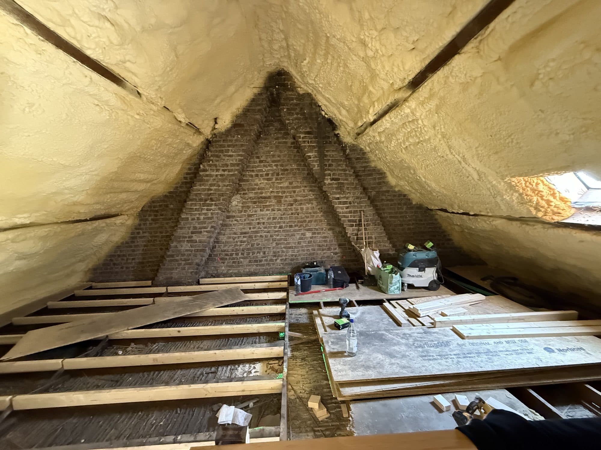 Zolderrenovatie Gent voor de werken